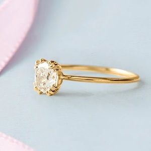 18k yellow gold cubic zirconia elongated cushion ring, size 5